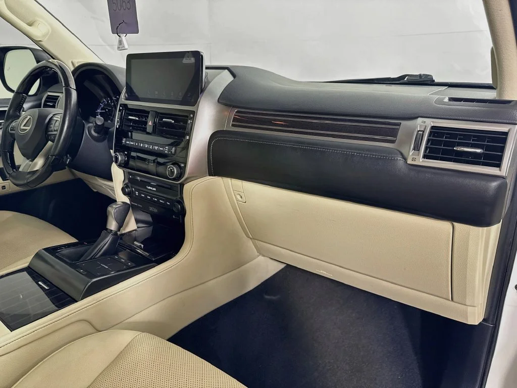 Used 2023 White Lexus 460 image 37