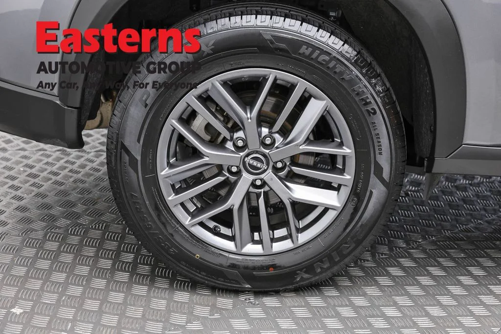 Used 2024 Gray Nissan S image 31