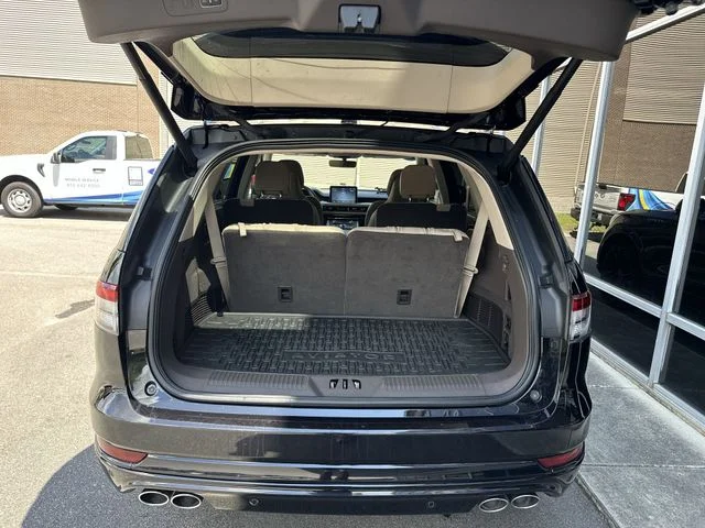 Used 2023 Black Lincoln Reserve image 24