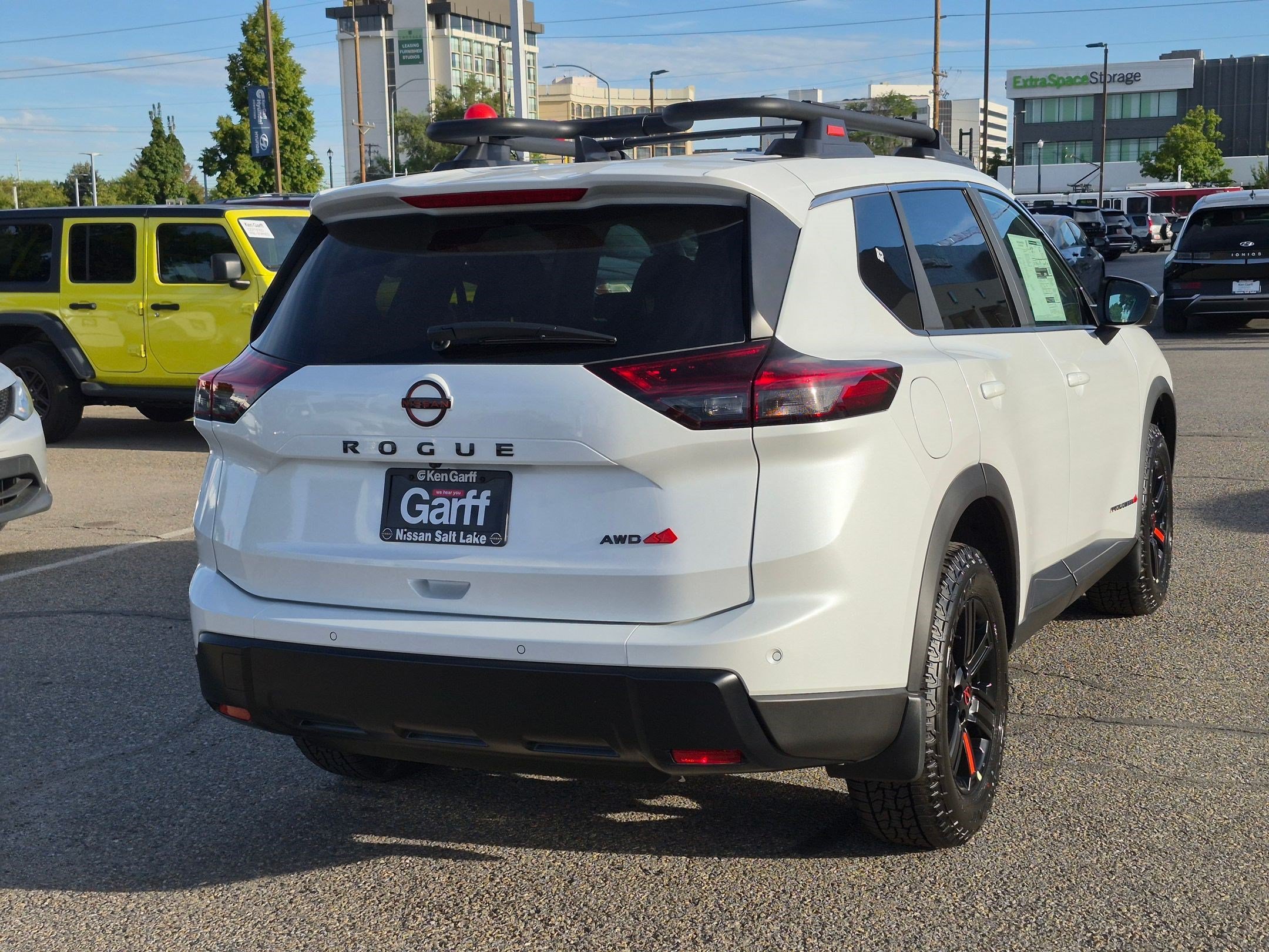 New 2026 Everest White Pearl TriCoat Nissan Rock Creek® image 3