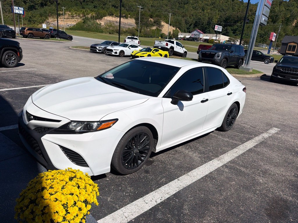 Used 2020 White Toyota SE Nightshade image 1