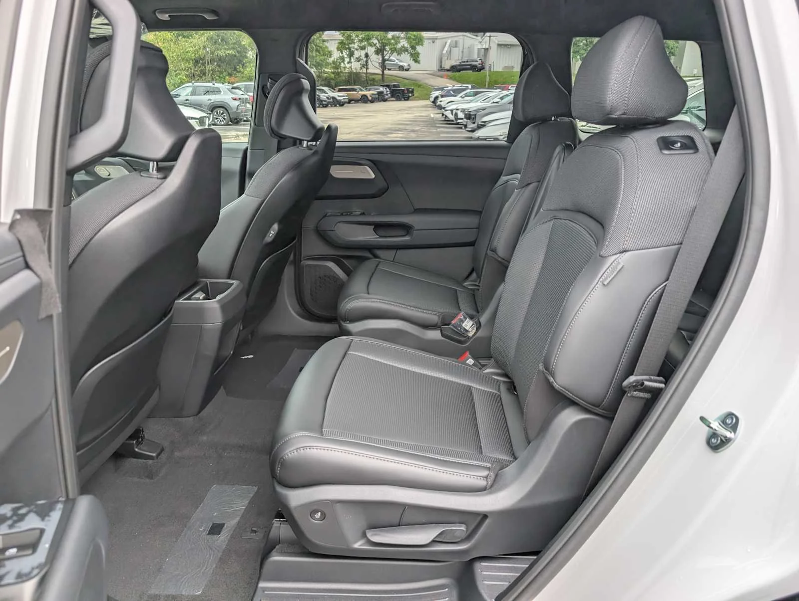 New 2027 Glacial White Pearl Kia S image 19