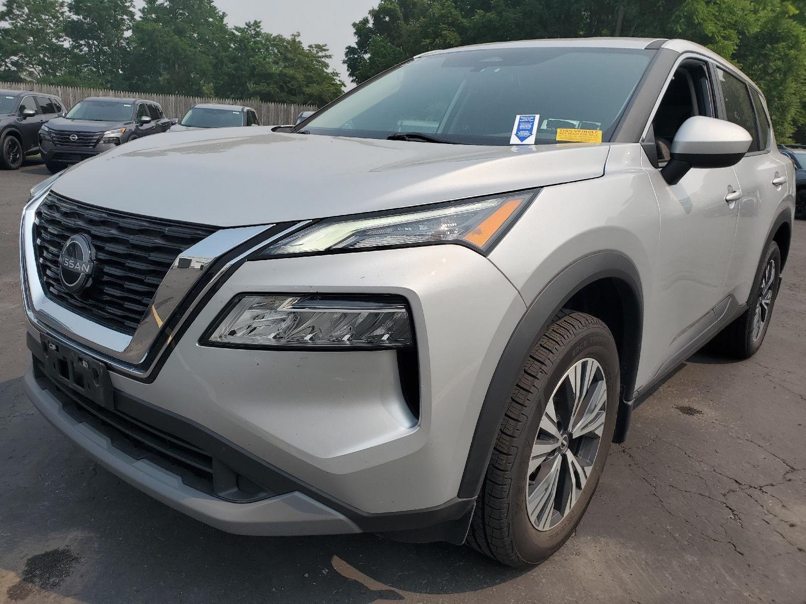 Used 2023 Brilliant Silver Metallic Nissan SV image 4