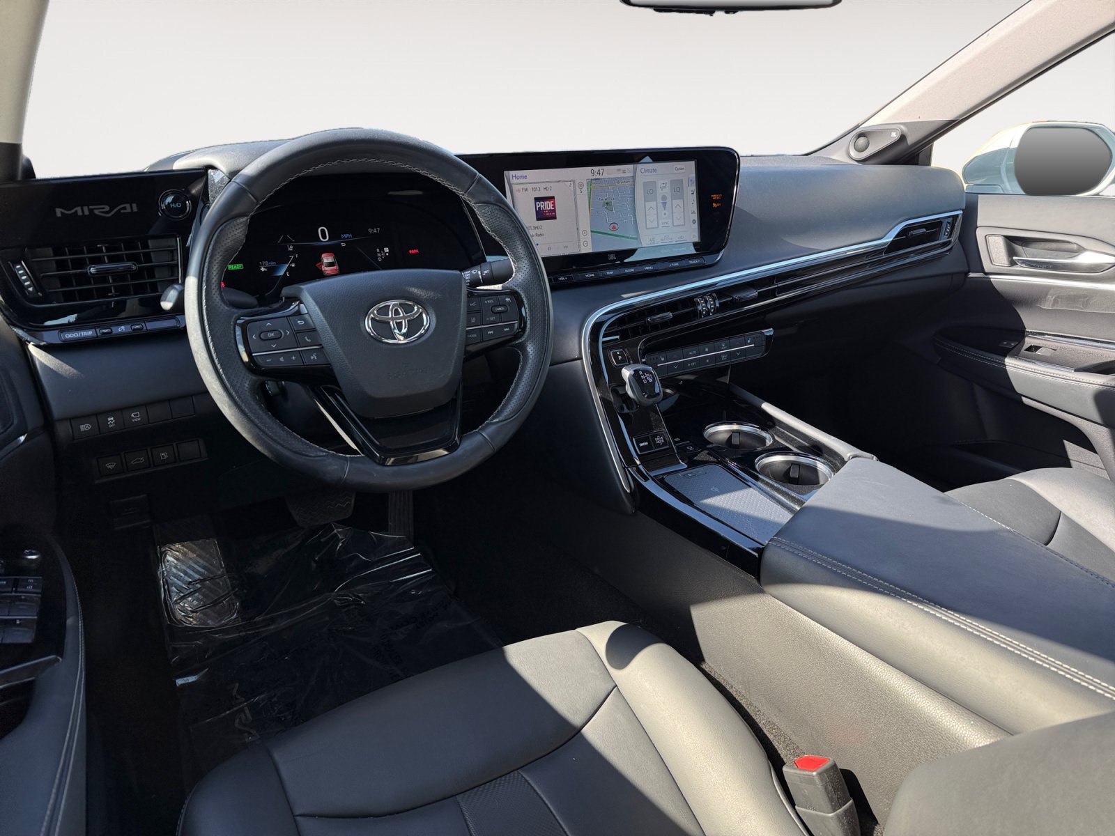 Used 2021 White Toyota XLE image 15