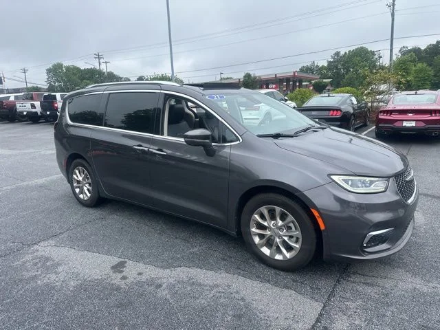 2021 Chrysler Pacifica Touring L's photo