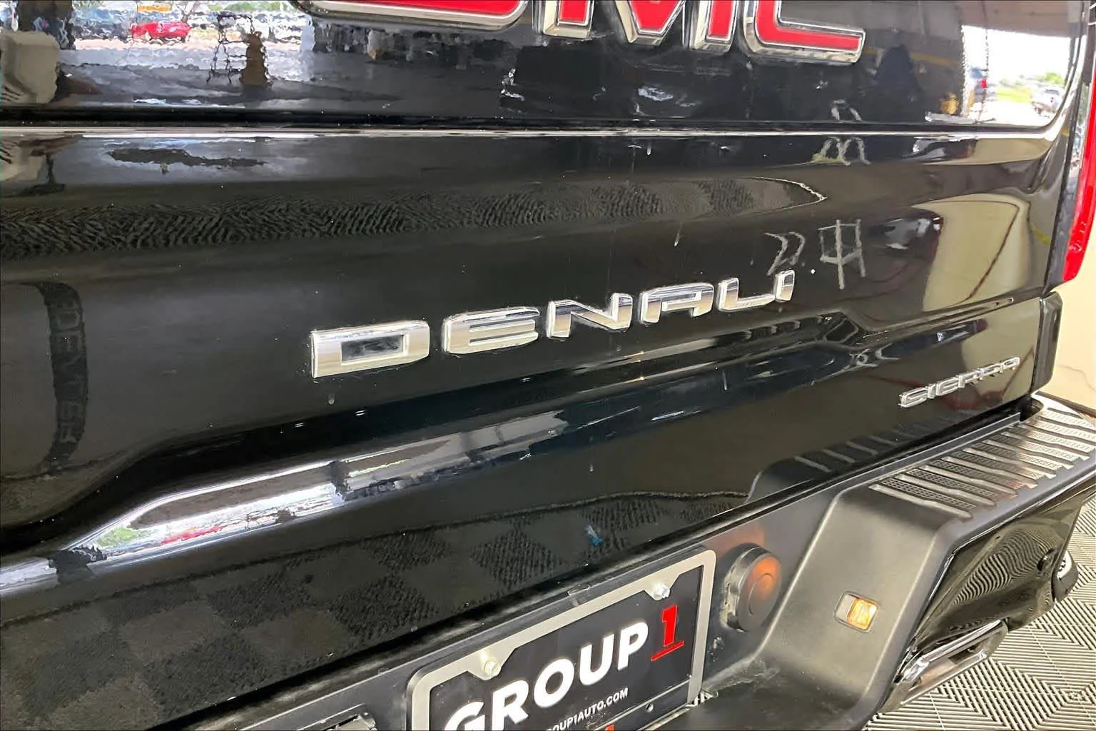 Used 2025 Onyx Black GMC Denali image 10