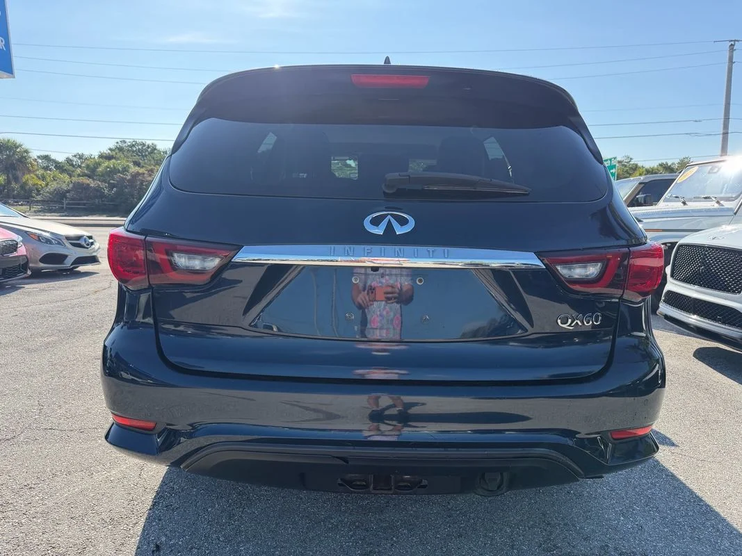 Used 2019  INFINITI LUXE image 6