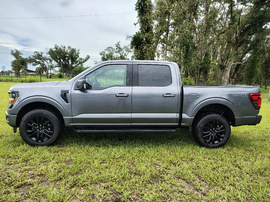 New 2026 Carbonized Gray Metallic Ford XLT CREW CAB 4X4 5.0 image 2