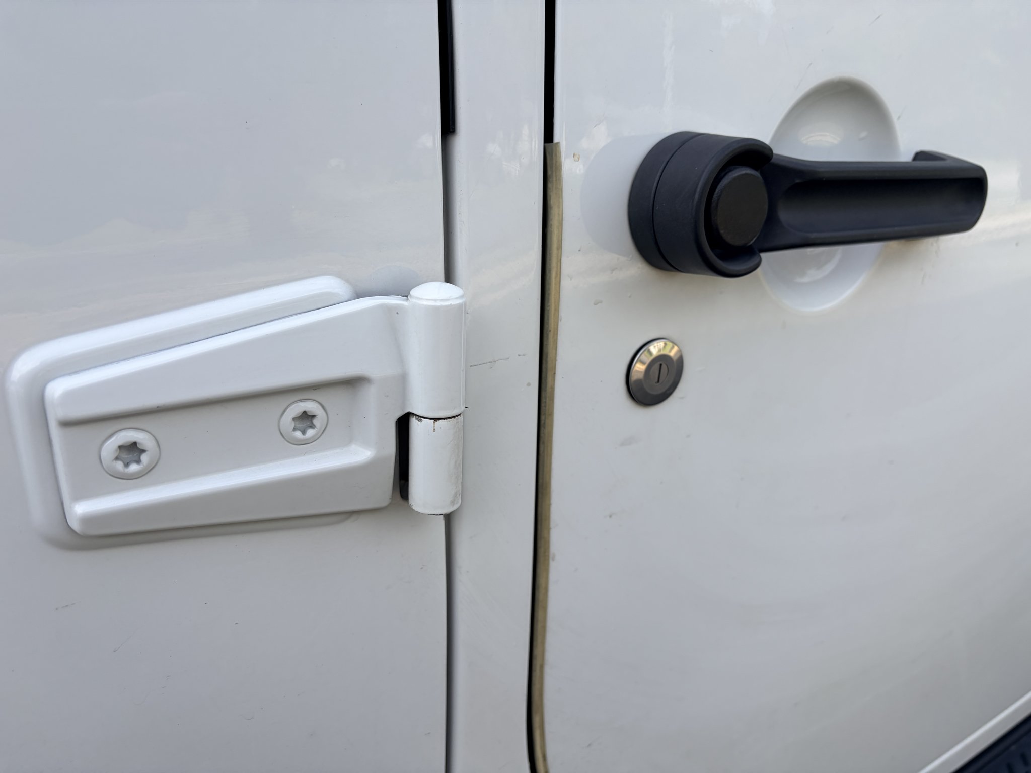 Used 2013 Bright White Clearcoat Jeep Sahara image 21