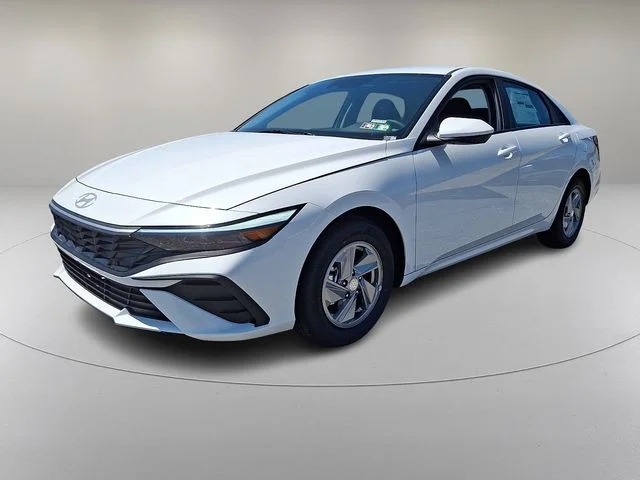 New 2026 White Hyundai SE image 3