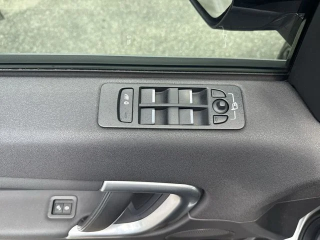Used 2017  Land Rover HSE image 28