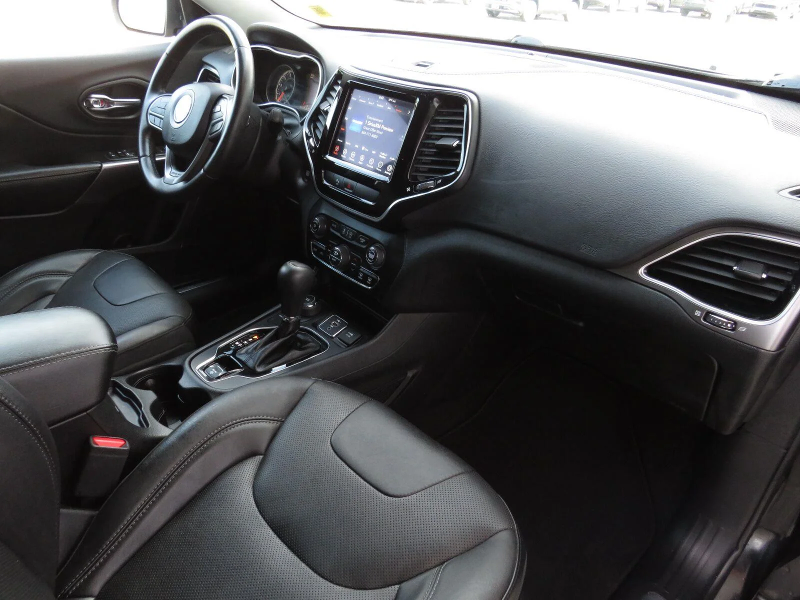 Used 2019 Diamond Black Cry Jeep Limited image 29