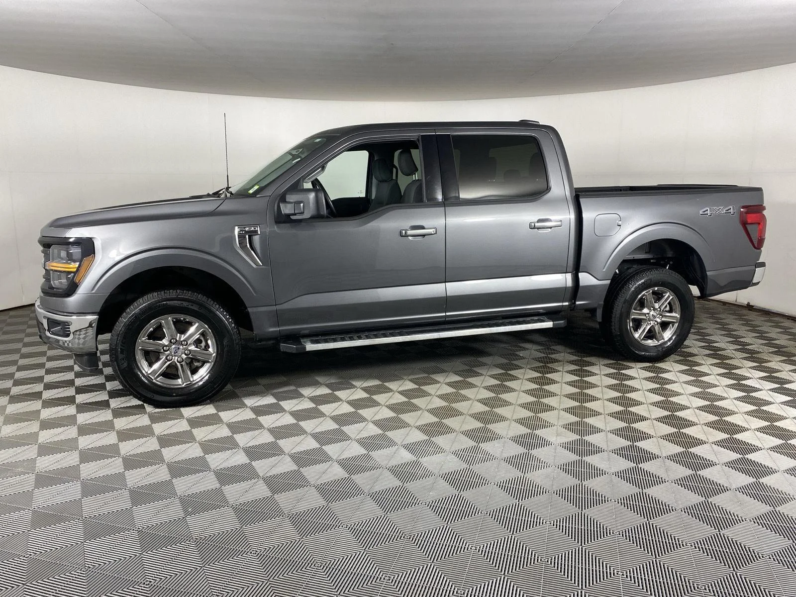 Used 2025 Carbonized Gray Ford XLT image 4