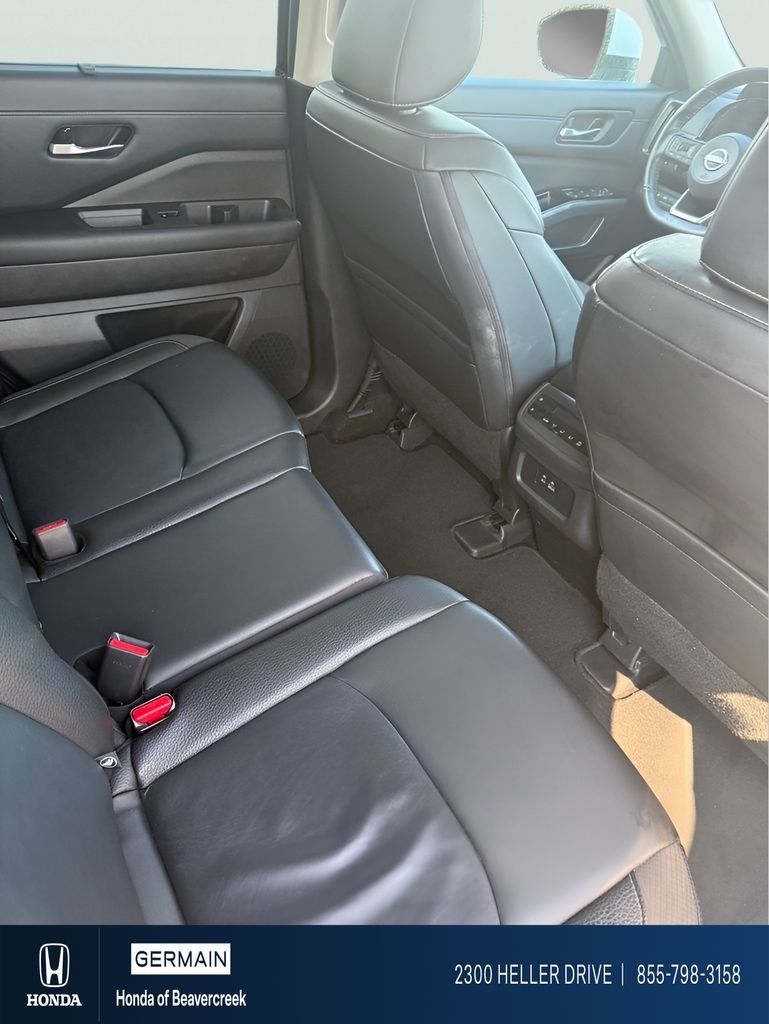 Used 2025 Everest White Pearl Tricoat Nissan SL image 7