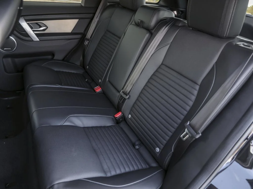 New 2025 Santorini Black Metallic Land Rover SE image 28