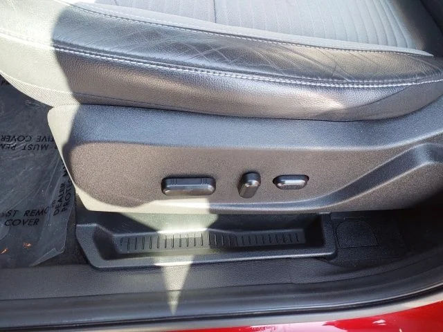 Used 2018 Red Ford SE image 12