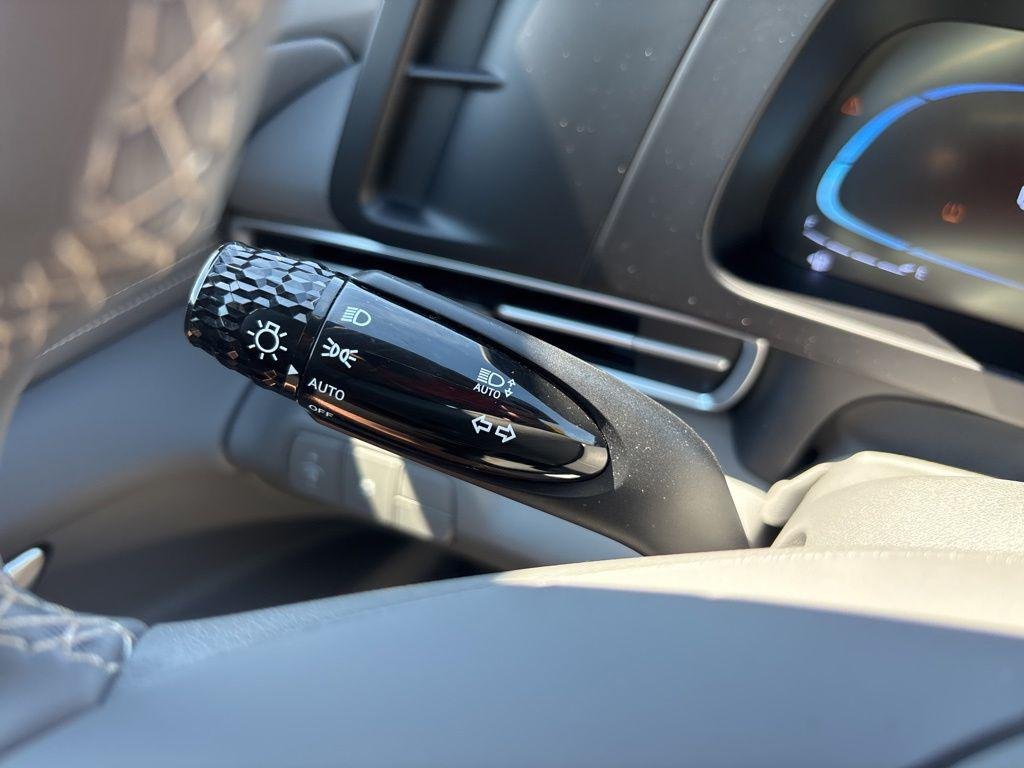 2025 Hyundai Elantra SEL - Photo 25