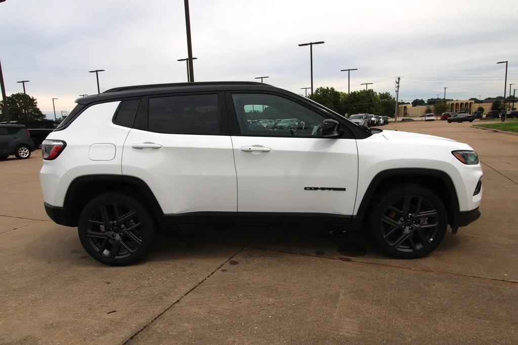 Used 2026 White Jeep Limited image 4