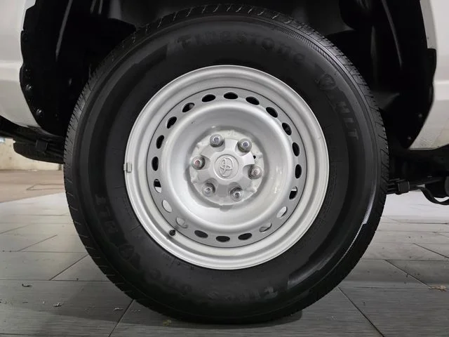 Used 2025 White Toyota SR image 22