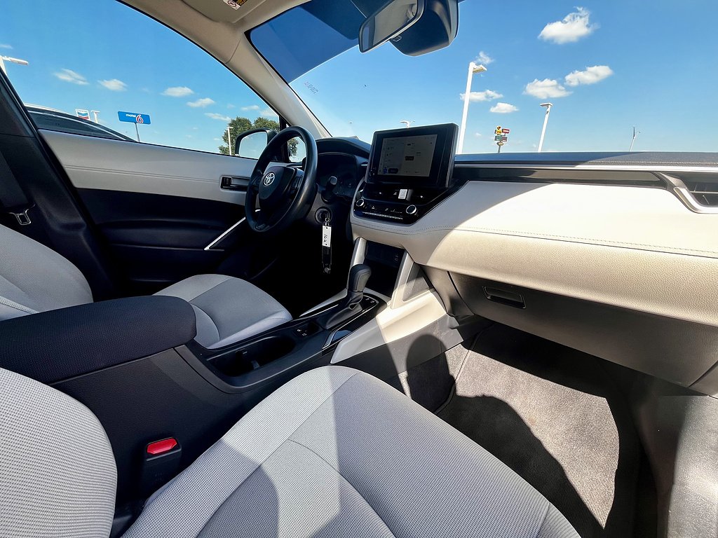 Used 2025 Jet Black Toyota L image 16