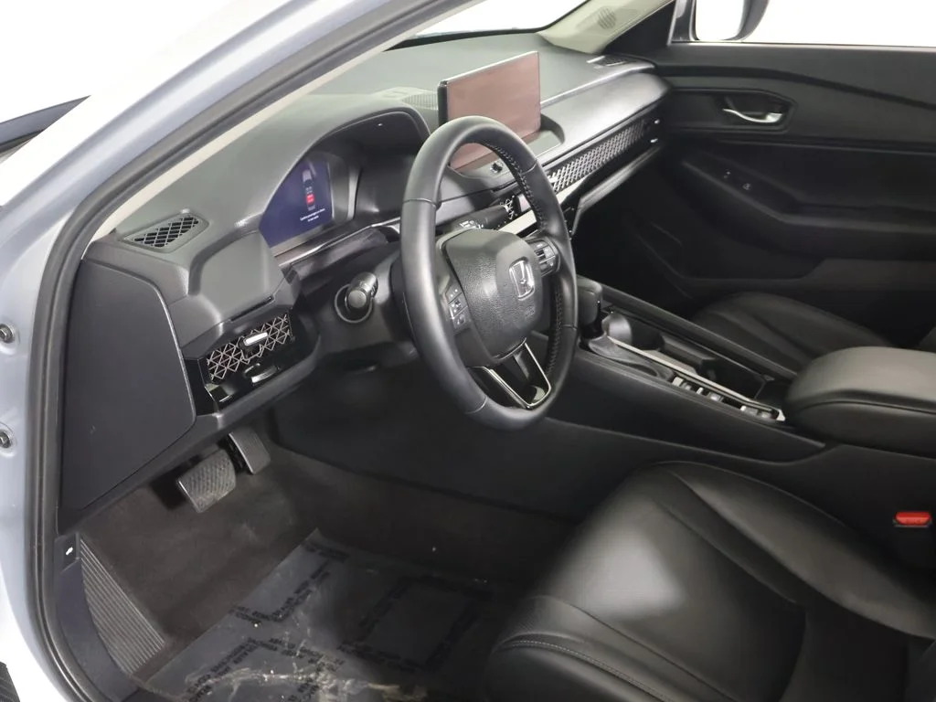 Used 2025 Silver Honda EX-L image 23