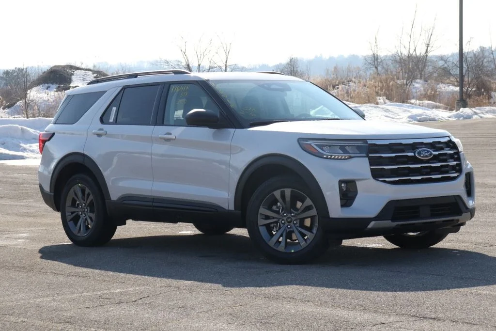 New 2026 Space White Metallic Ford Active image 2