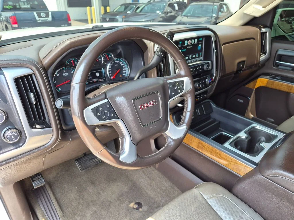 Used 2017 White GMC SLT image 26
