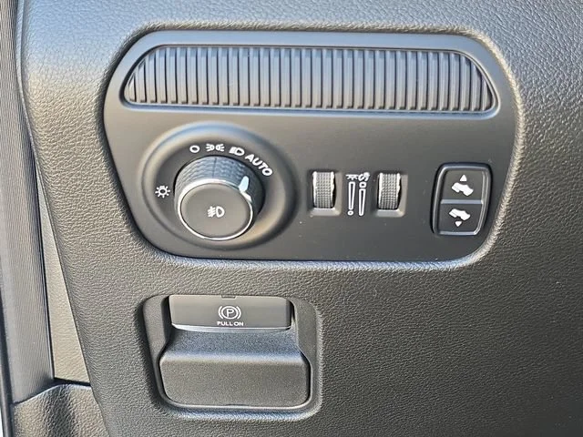 Certified Used 2023 White Jeep Base image 21