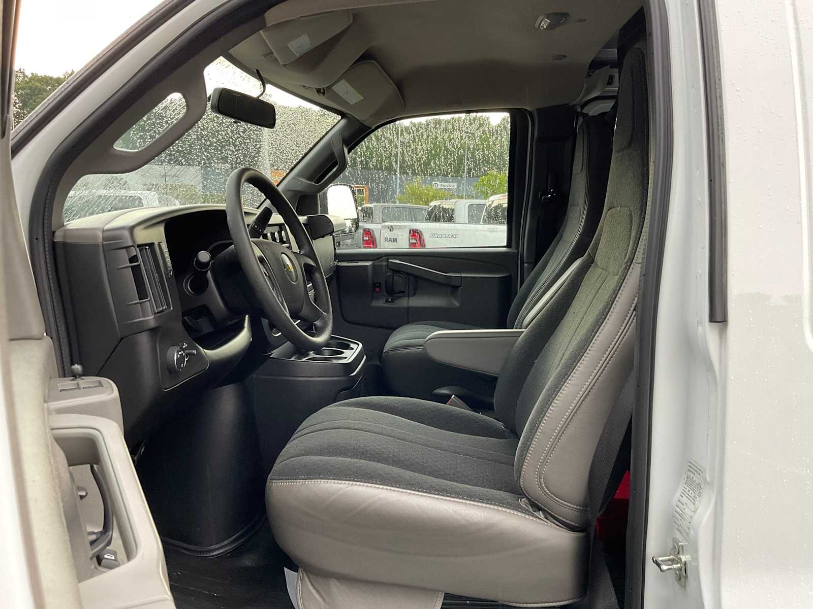 Used 2025 Summit White Chevrolet  image 11