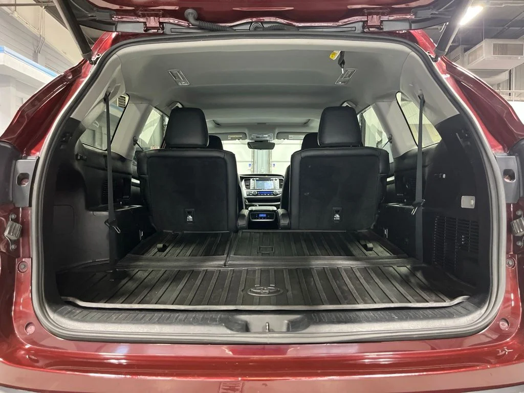 Used 2018 Ooh La La Rouge Mica Toyota XLE image 35