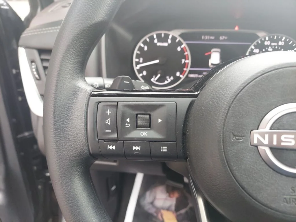 Used 2023 Gray Nissan SV image 12