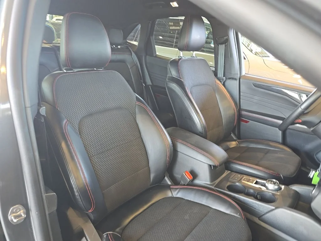 Used 2025 Carbonized Gray Metallic Ford ST-Line image 11