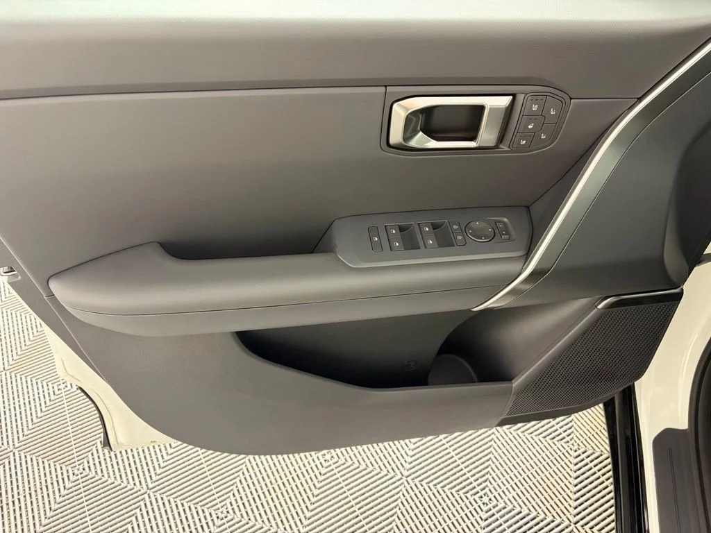 New 2027 Snow White Pearl Kia SX X -Line image 9