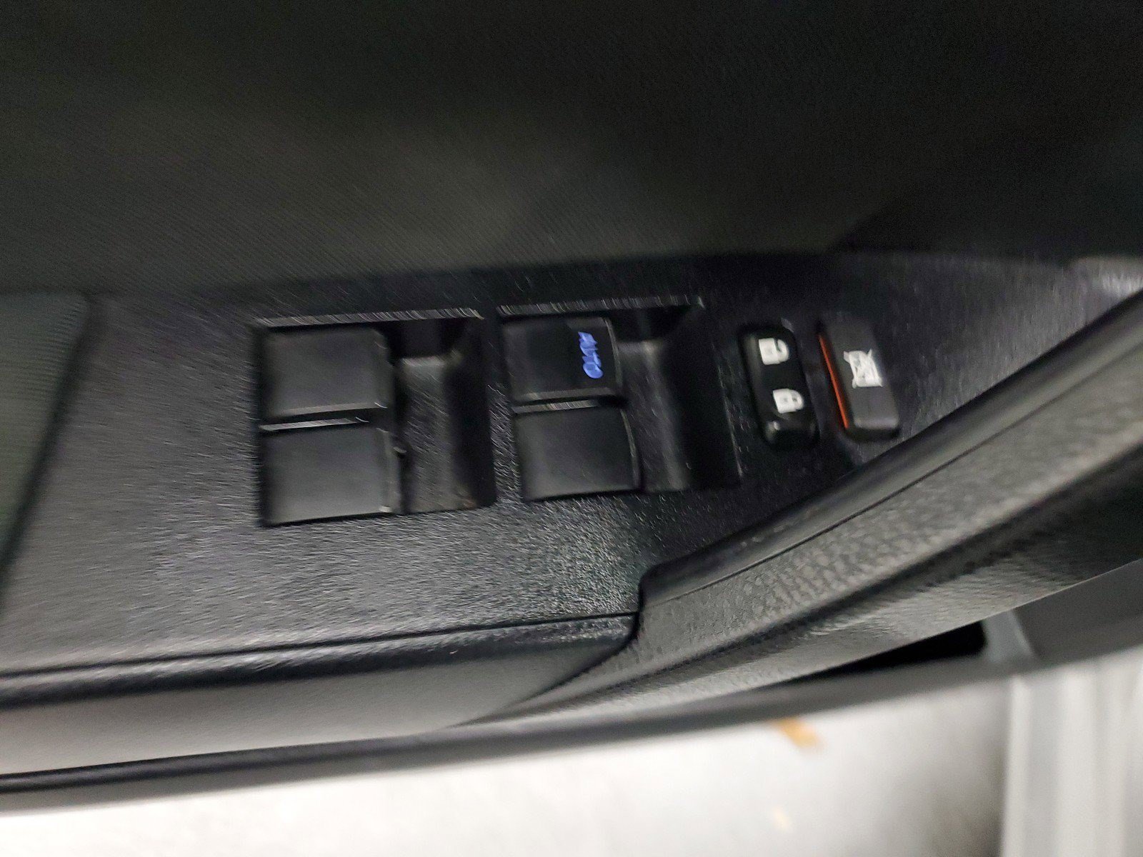 Used 2019 Classic Silver Metallic Toyota LE image 22