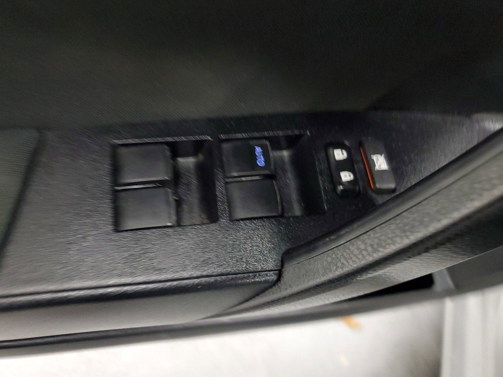 Used 2019 Classic Silver Metallic Toyota LE image 22