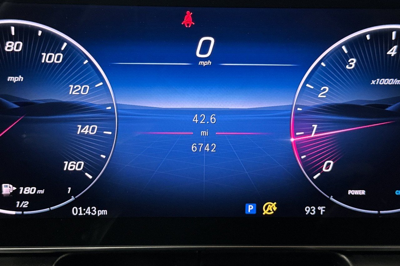 Certified Used 2025 Polar White Mercedes-Benz GLC 300 image 24