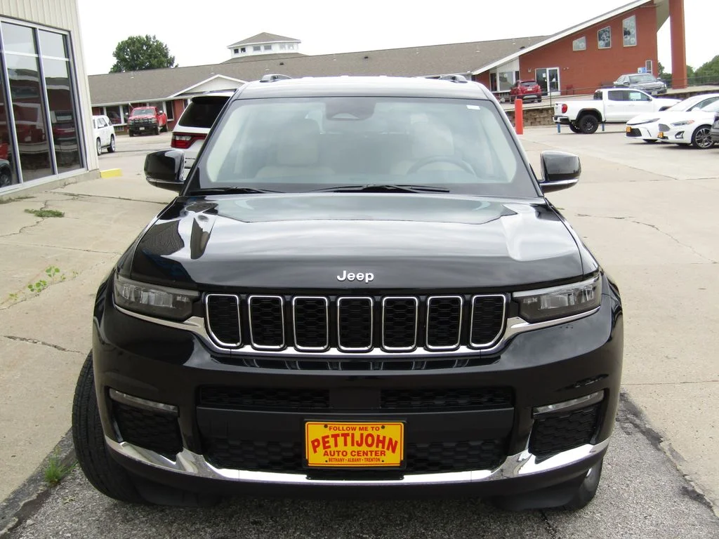 Used 2022 Black Jeep Limited image 13