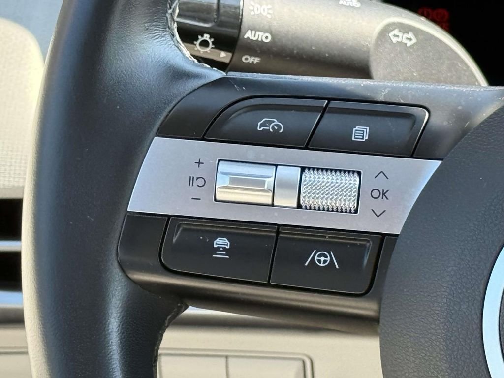 Certified Used 2025 Green Hyundai SEL Convenience image 23