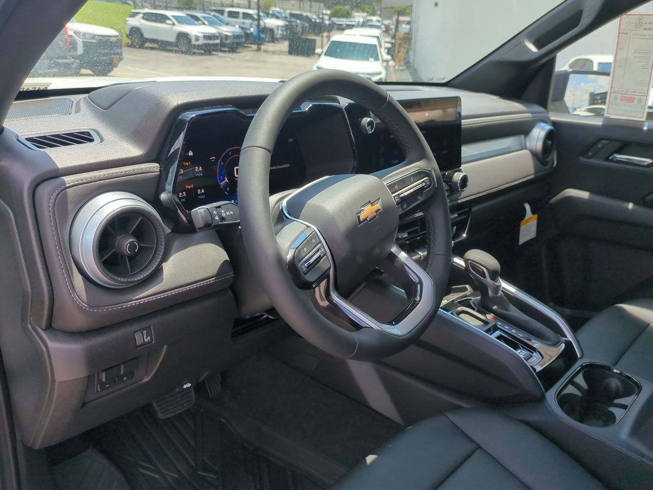 2025 Chevrolet Colorado LT - Photo 10