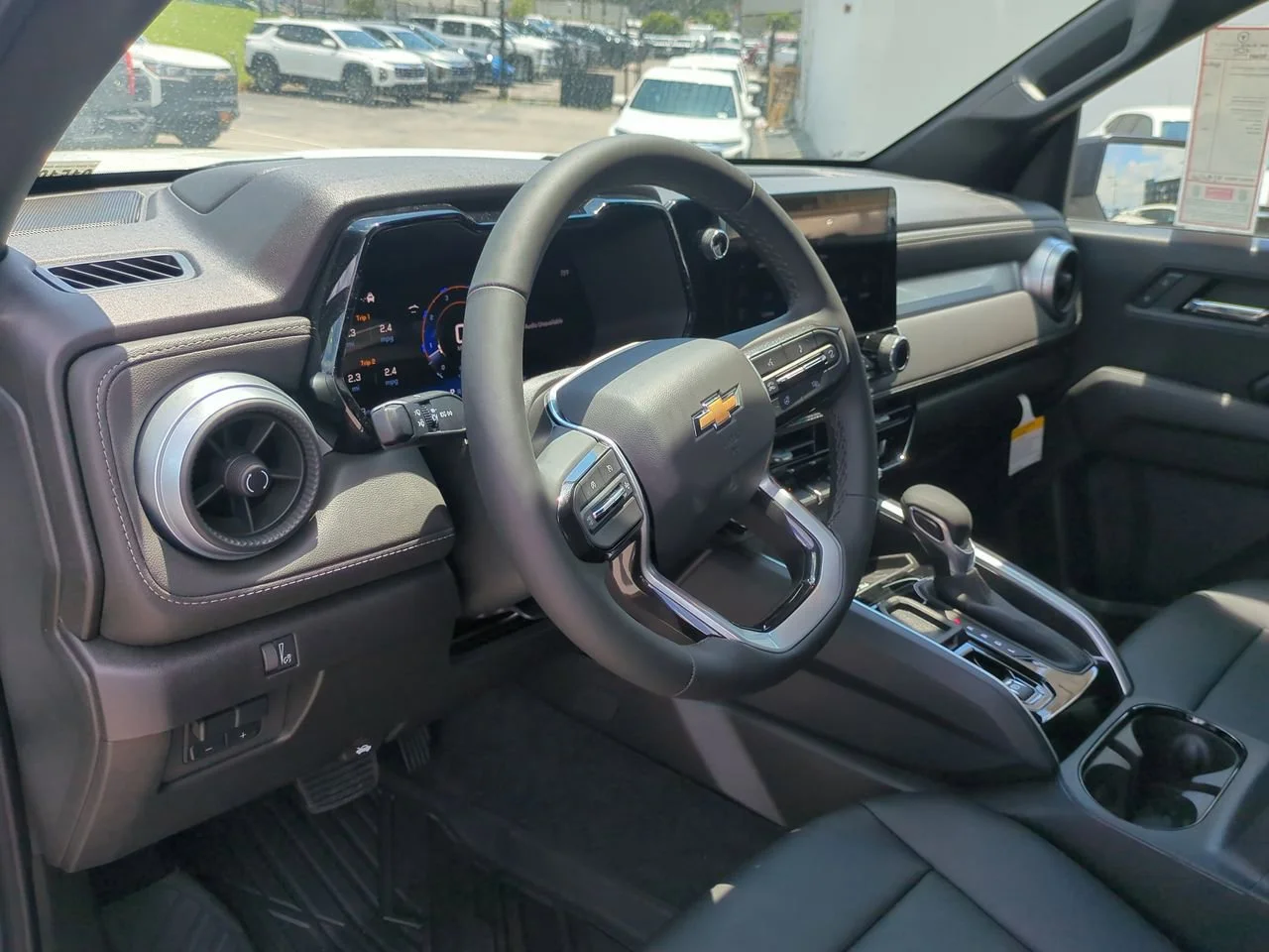 2025 Chevrolet Colorado LT - Photo 10