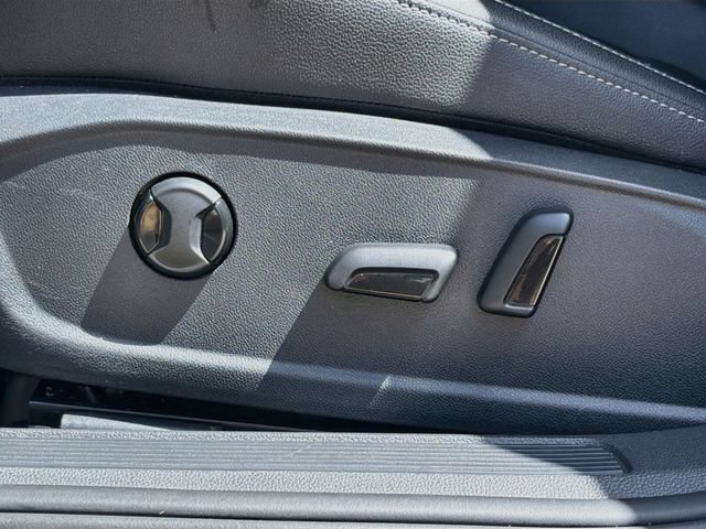 Used 2021 Pyrite Silver Metallic Volkswagen SEL image 25