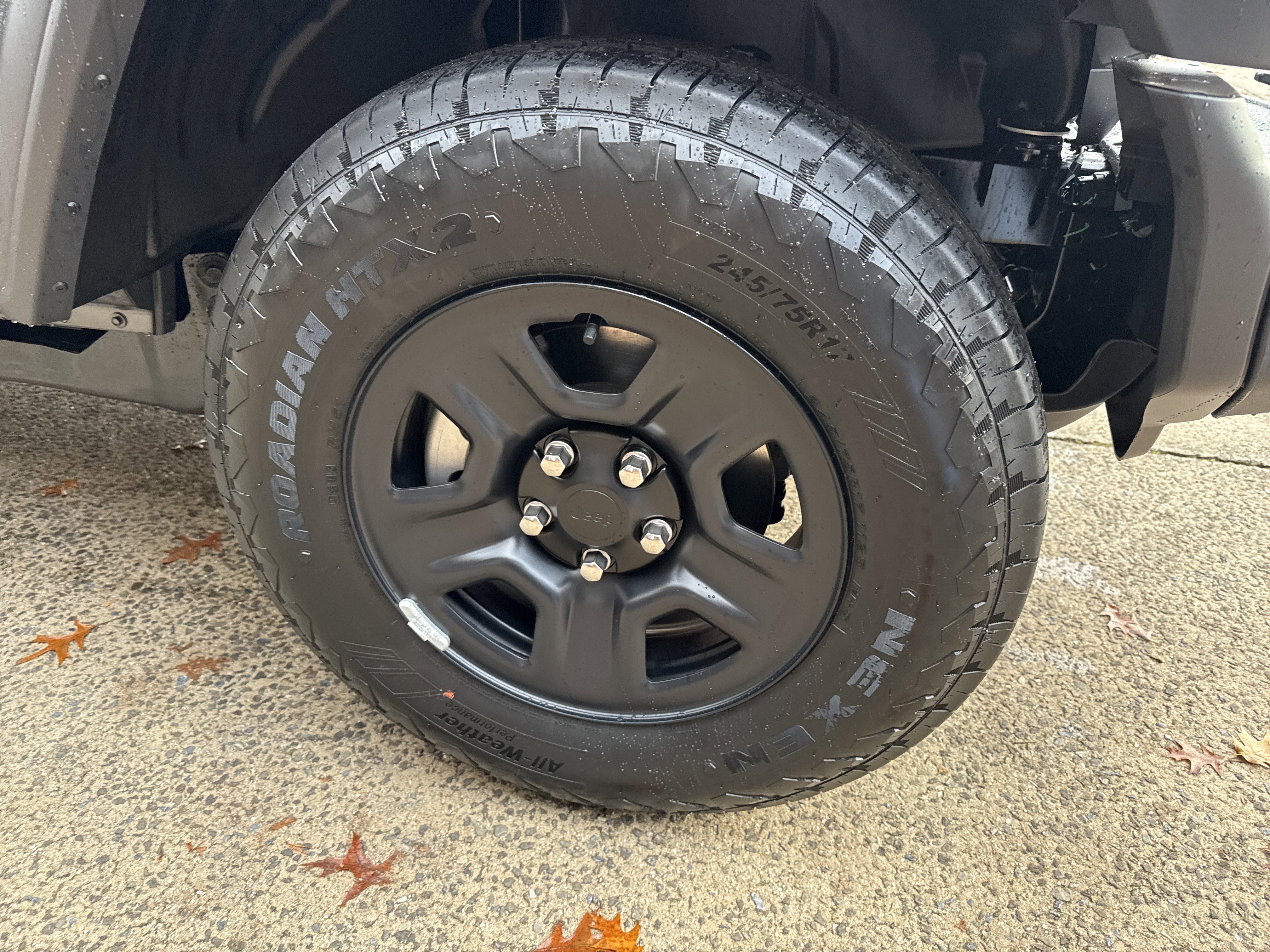 New 2026 Granite Crystal Metallic Clearcoat Jeep Sport image 14