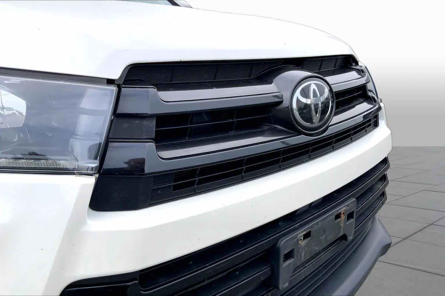 Used 2019 Blizzard Pearl Toyota SE image 30