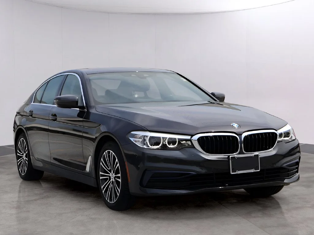 Used 2019 Gray BMW 530i xDrive image 3