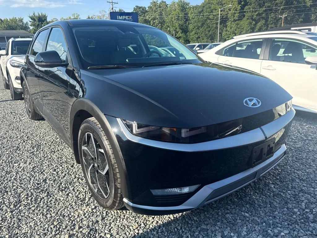 Used 2024 Black Hyundai SEL image 2