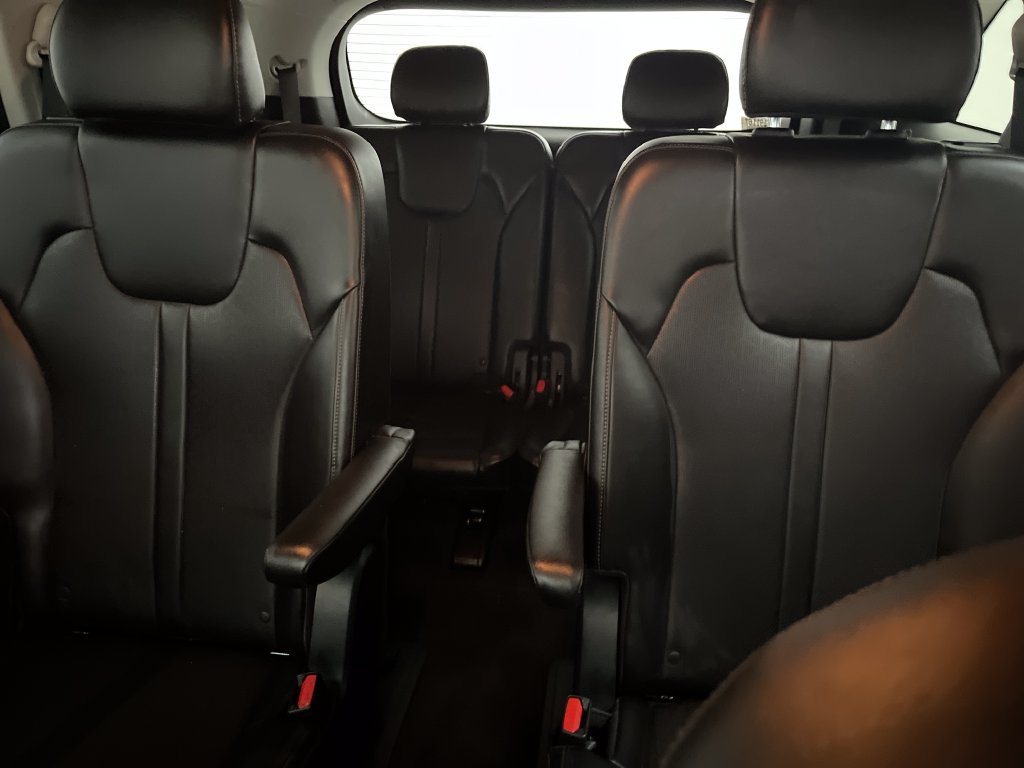 Used 2023 Red Kia EX image 13