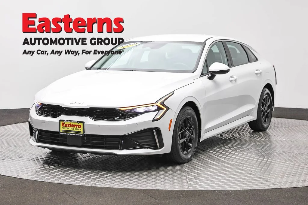 Used 2025 White Kia LXS image 1