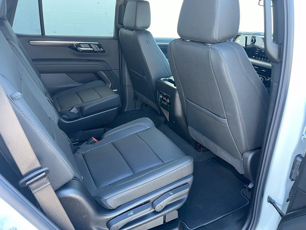 New 2026 Summit White Chevrolet LT image 31