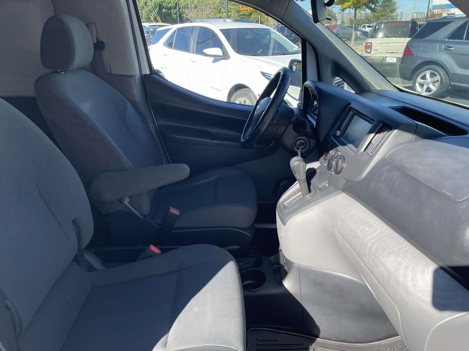 Used 2020 White Nissan SV Xtronic CVT image 8