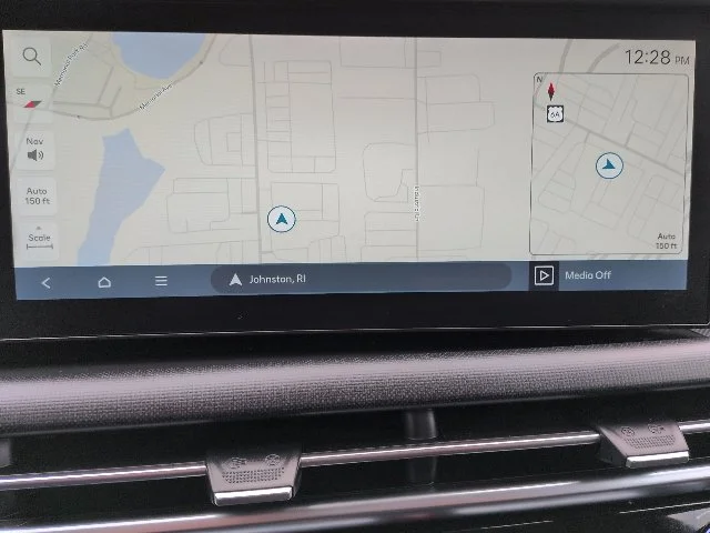Used 2025 White Hyundai SEL Convenience image 26